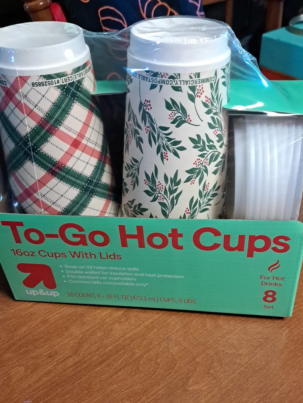 Holiday Plaid and Holly To-Go Hot Cups with Lids, Green & White (8 Pack)